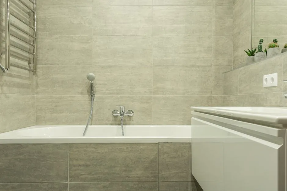 Salle de bain finie, carrelage pierre